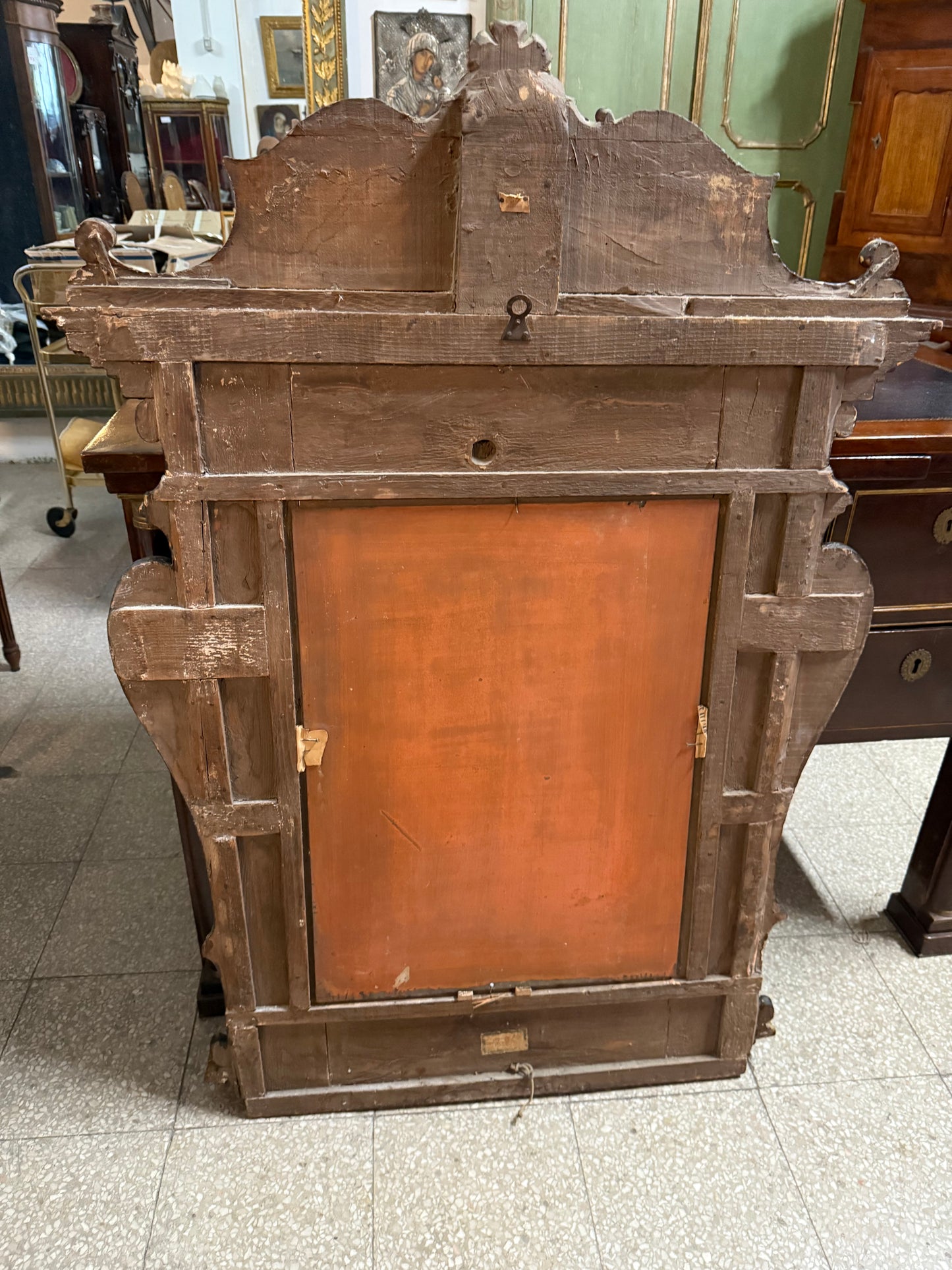 Specchio stato pontificio del XVIII secoloin legno dorato e laccato. cm 122 x 87