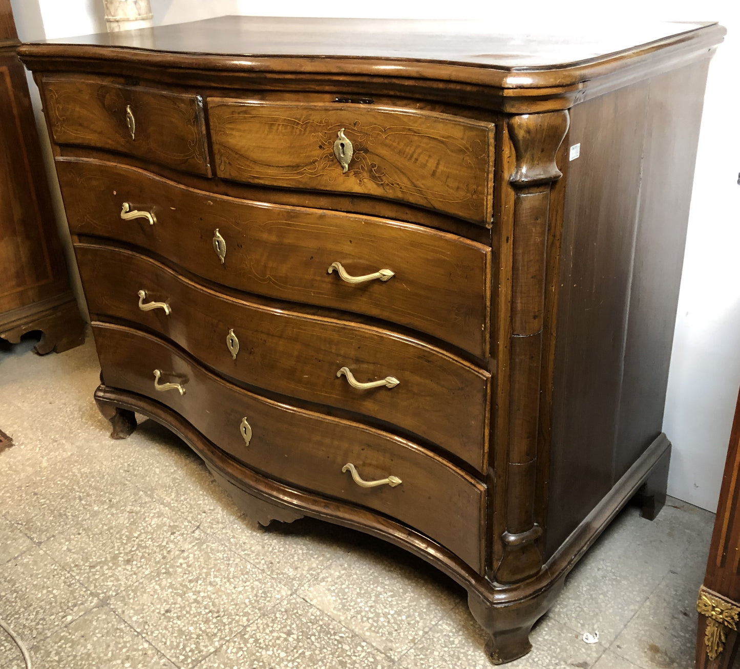 Comò in noce del XIX secolo