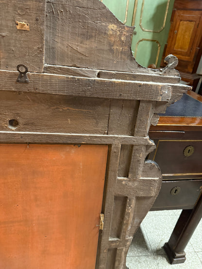 Specchio stato pontificio del XVIII secoloin legno dorato e laccato. cm 122 x 87