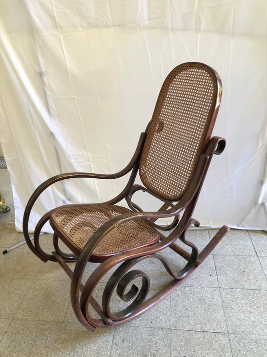 Sedia a dondolo stile Thonet