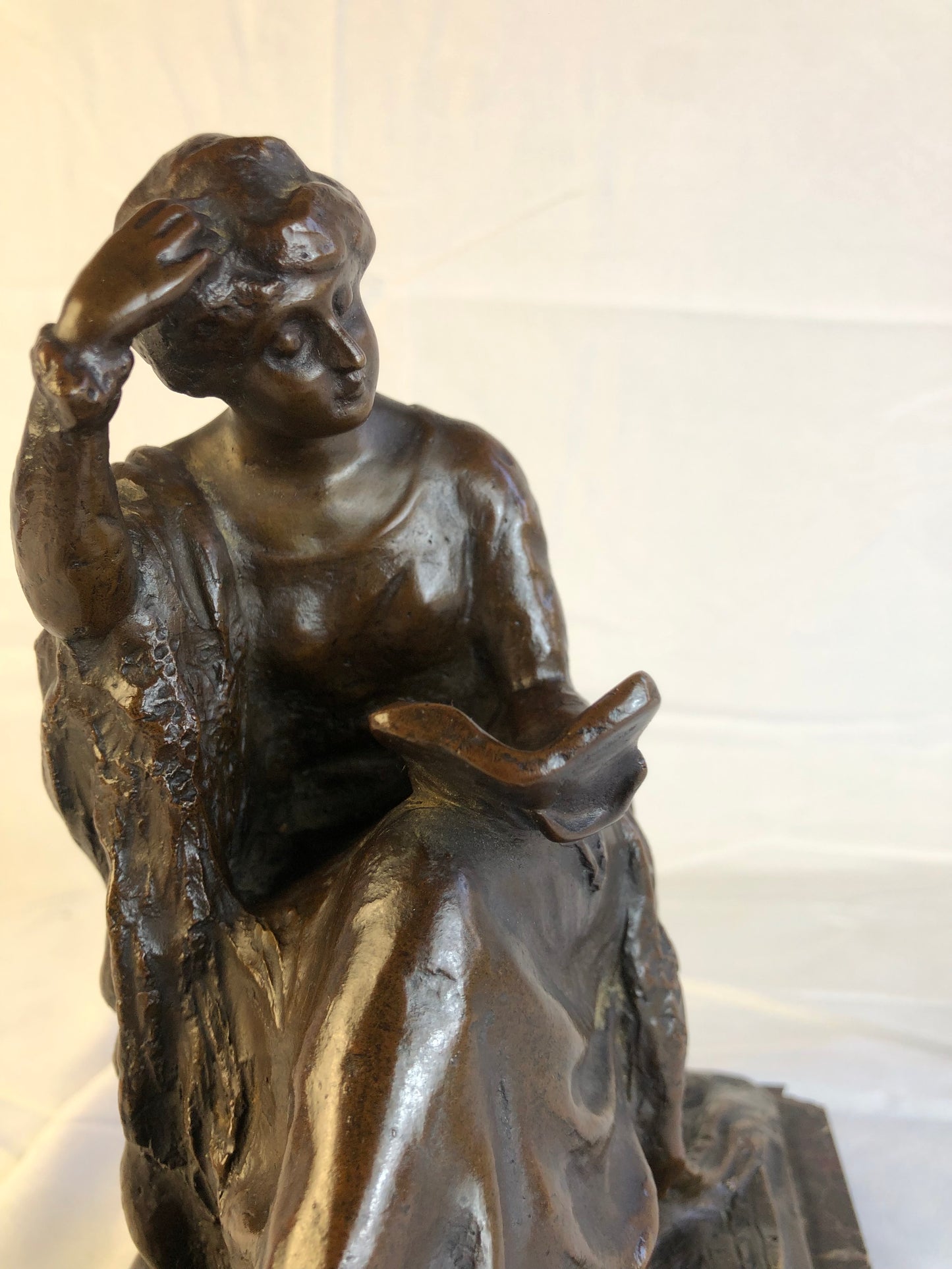 Scultura in bronzo ragazza con gatto firmata Roberto Negri