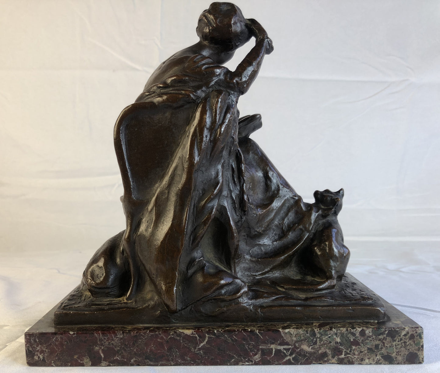 Scultura in bronzo ragazza con gatto firmata Roberto Negri